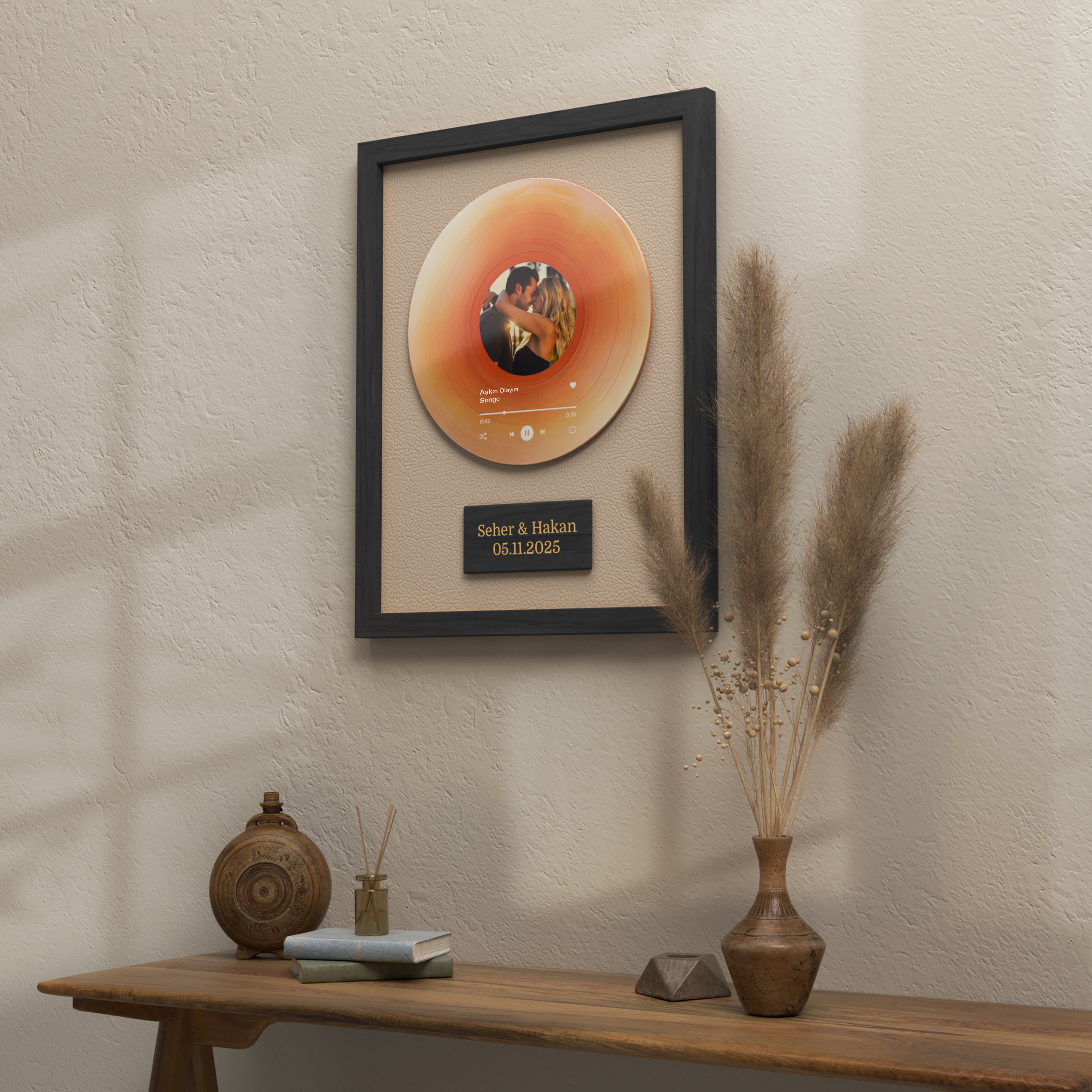 KİŞİYE ÖZEL DOĞAL AHŞAP ÇERÇEVELİ DERİ VİNİL PLAK WALLART