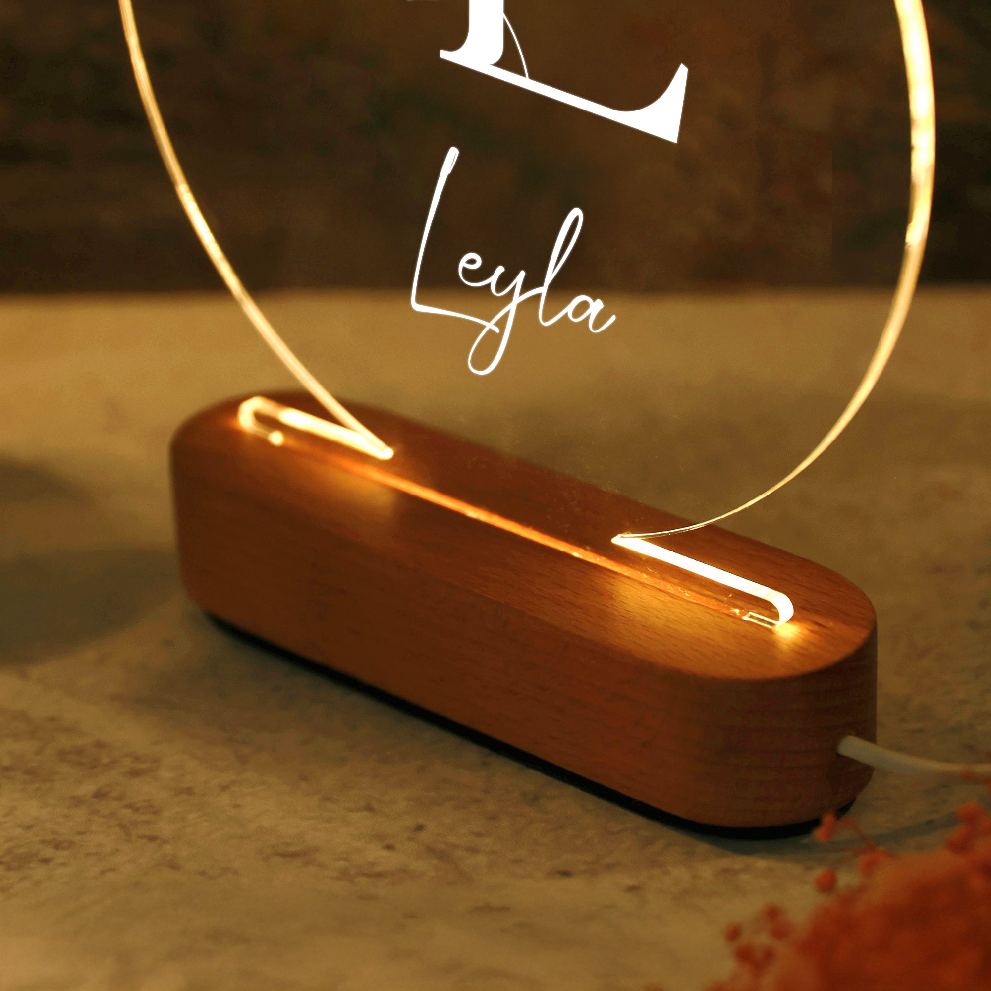 KİŞİYE ÖZEL ÇİÇEK MOTİFLİ BAŞ HARFLİ LED GECE LAMBASI