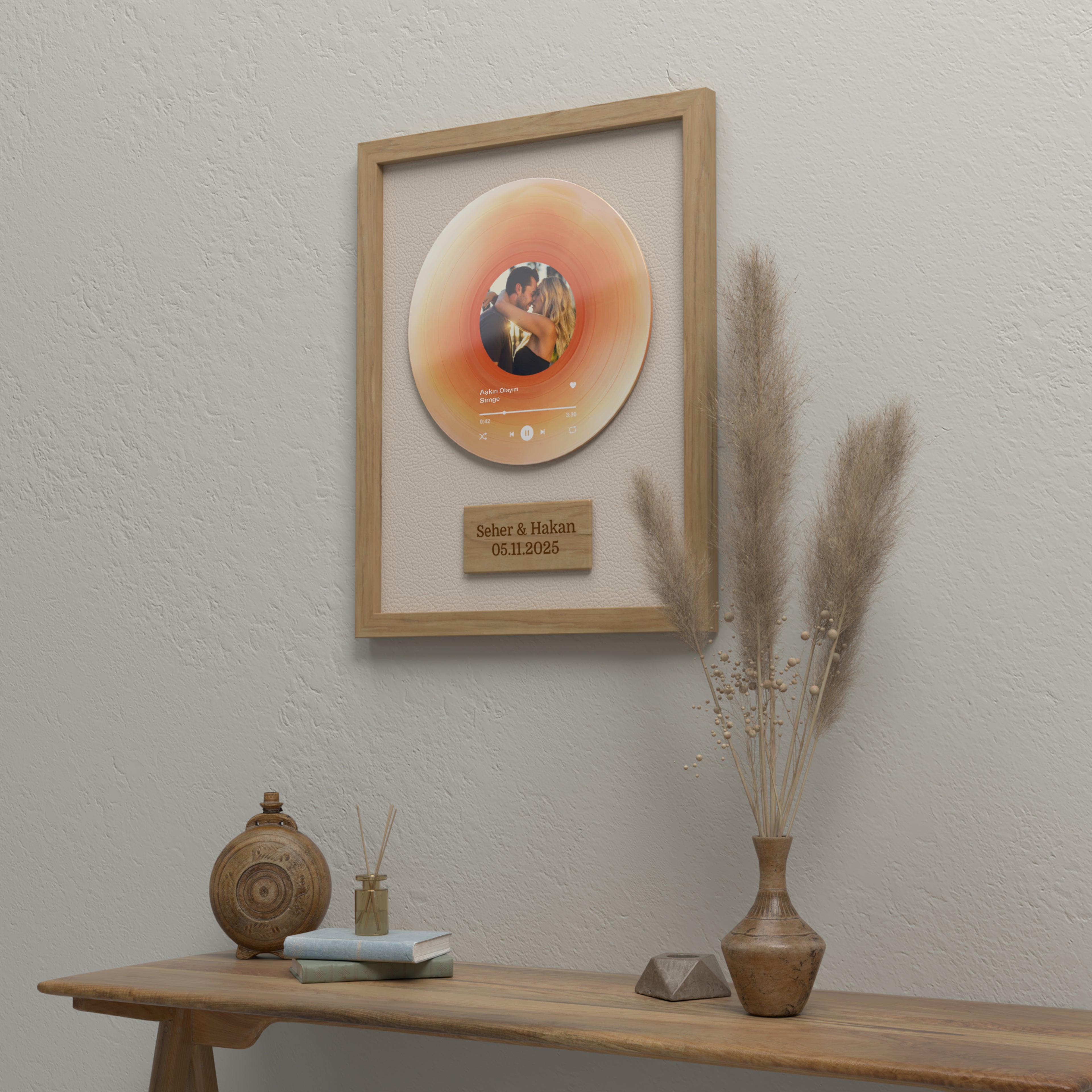 KİŞİYE ÖZEL DOĞAL AHŞAP ÇERÇEVELİ DERİ VİNİL PLAK WALLART