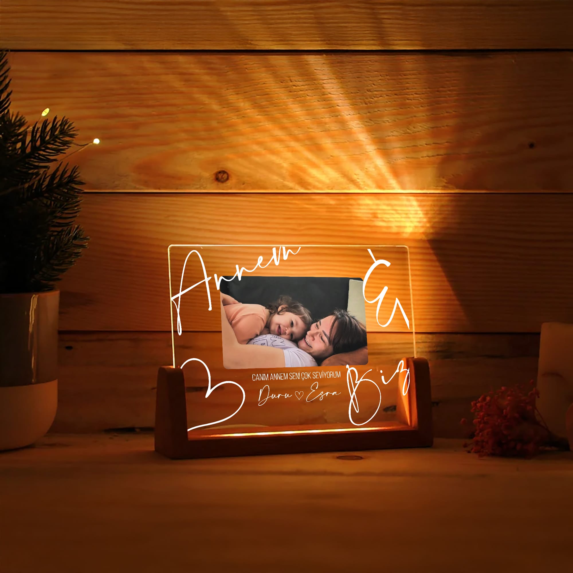 KİŞİYE ÖZEL YATAY FOTOĞRAFLI "ANNEM VE BİZ" LED GECE LAMBASI