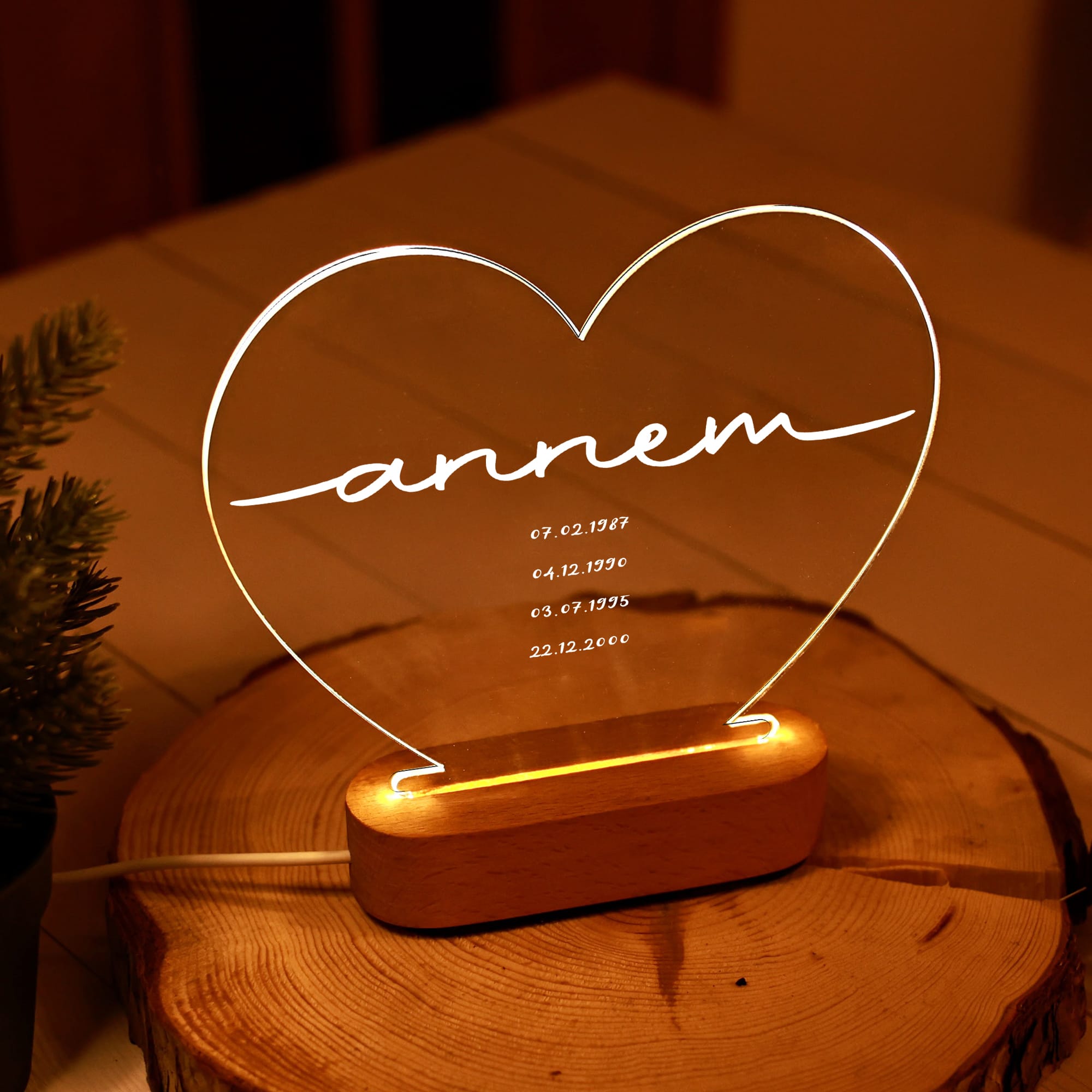 KİŞİYE ÖZEL "ANNEM" YAZILI TARİHLİ KALP LED GECE LAMBASI