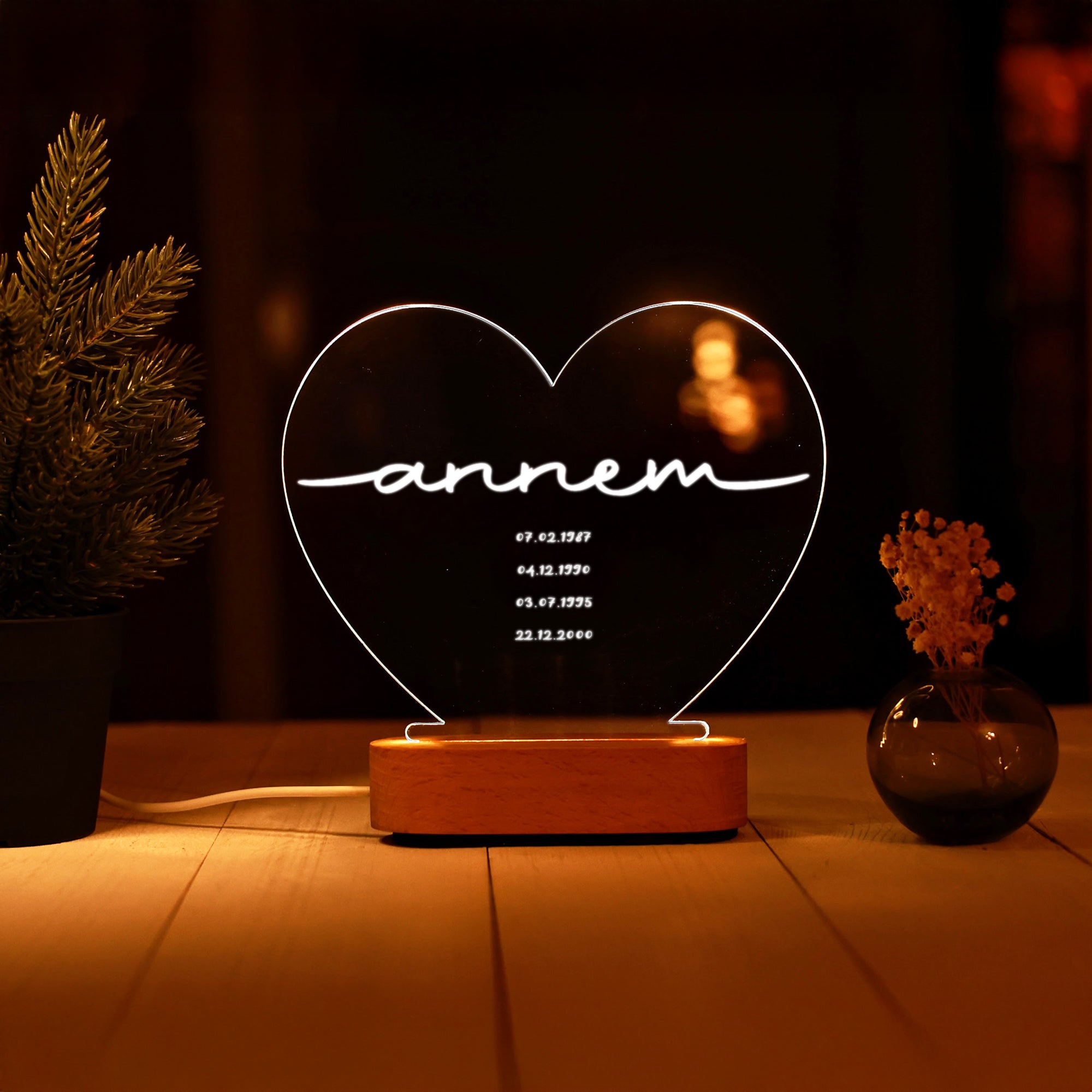KİŞİYE ÖZEL "ANNEM" YAZILI TARİHLİ KALP LED GECE LAMBASI