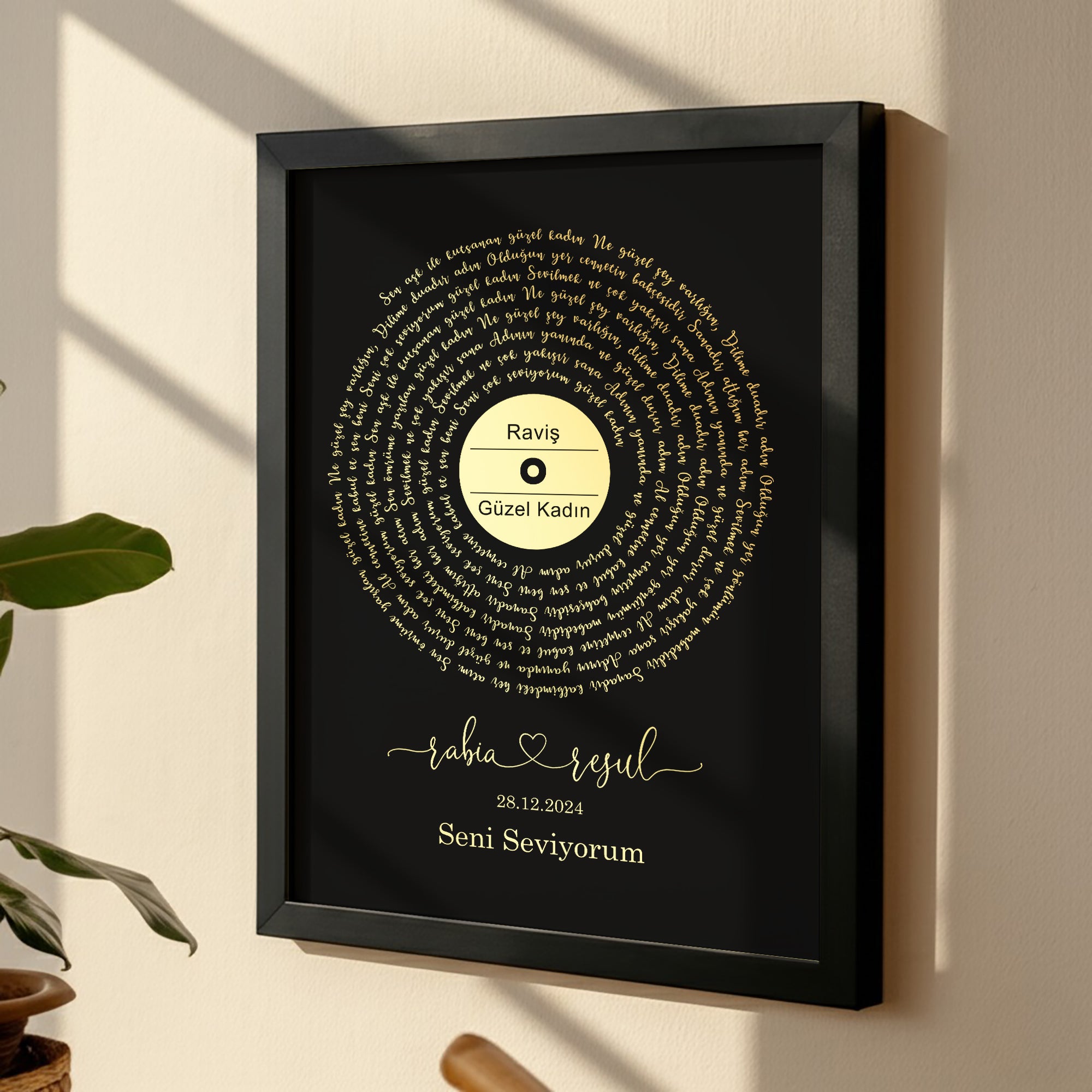 Kişileştirilebilir Altın Varak Şarkı Sözü Posteri | Siyah Zeminli Özel Metin Sanatı | Sevgiliye, Eşe veya Çifte Hediye | Yıldönümü, Düğün, Nişan ve Romantik Anılar için Duvar Dekoru