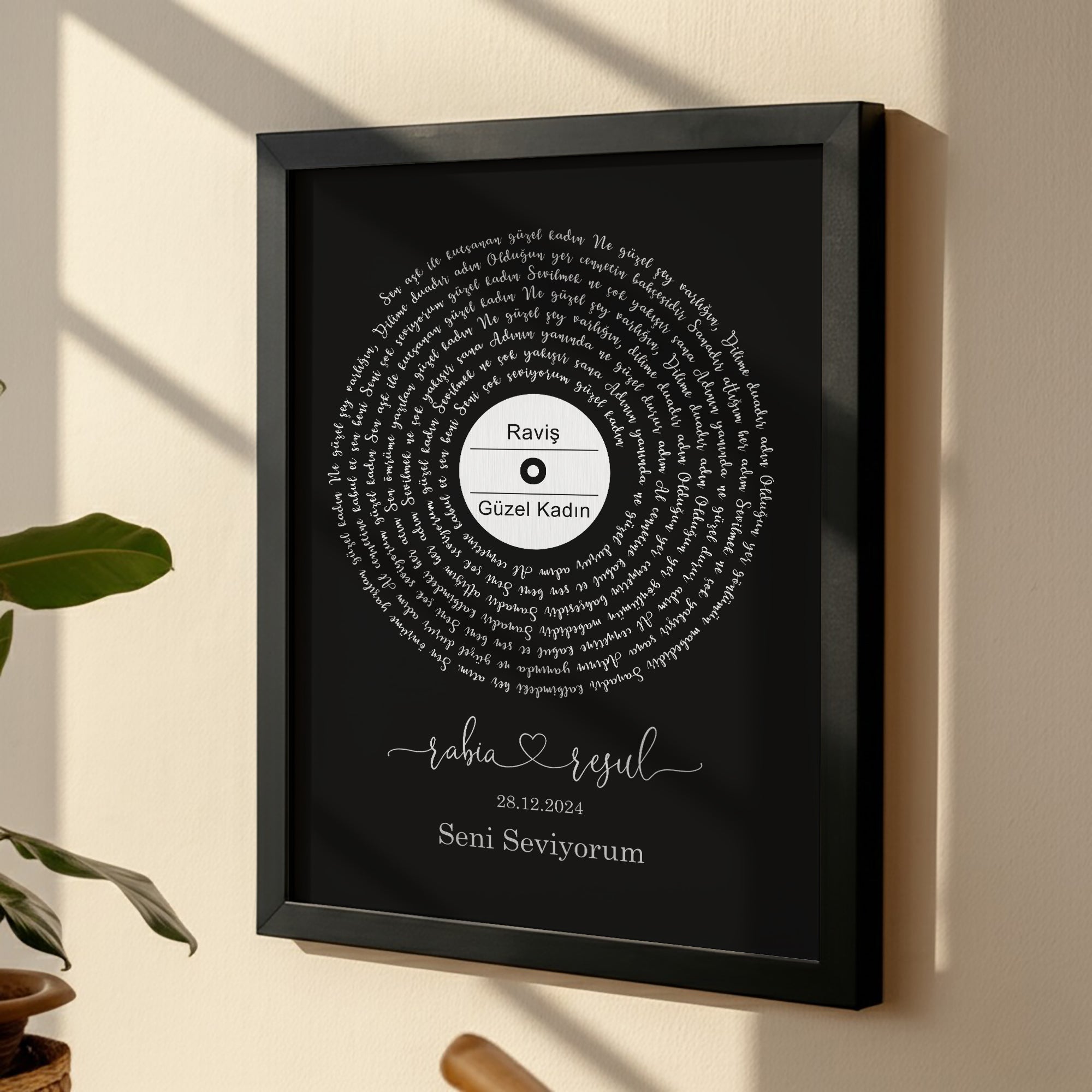 Kişileştirilebilir Altın Varak Şarkı Sözü Posteri | Siyah Zeminli Özel Metin Sanatı | Sevgiliye, Eşe veya Çifte Hediye | Yıldönümü, Düğün, Nişan ve Romantik Anılar için Duvar Dekoru