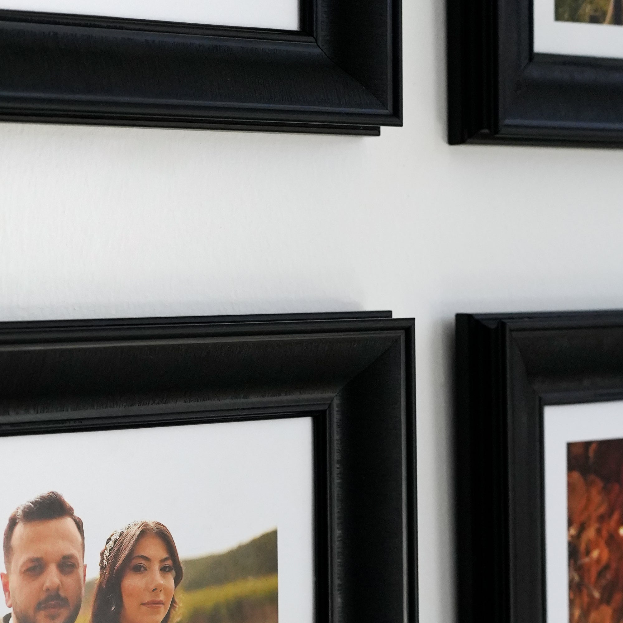 Güzel Anılar Köşesi" Kişiye Özel Siyah Çerçeveli Fotoğraf Kolajı Seti