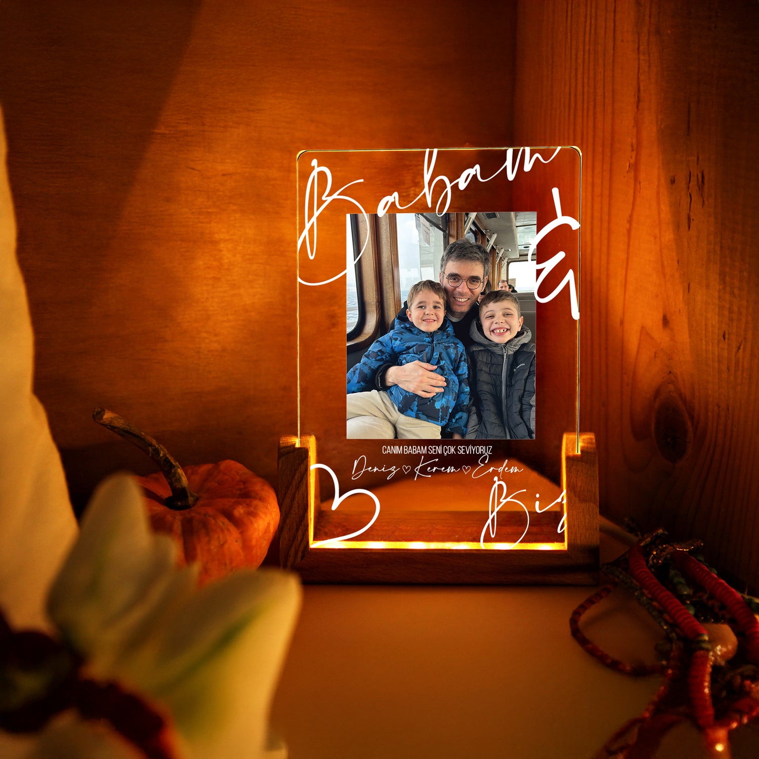 KİŞİYE ÖZEL DİKEY FOTOĞRAFLI &quot;BABAM VE BİZ&quot; LED GECE LAMBASI