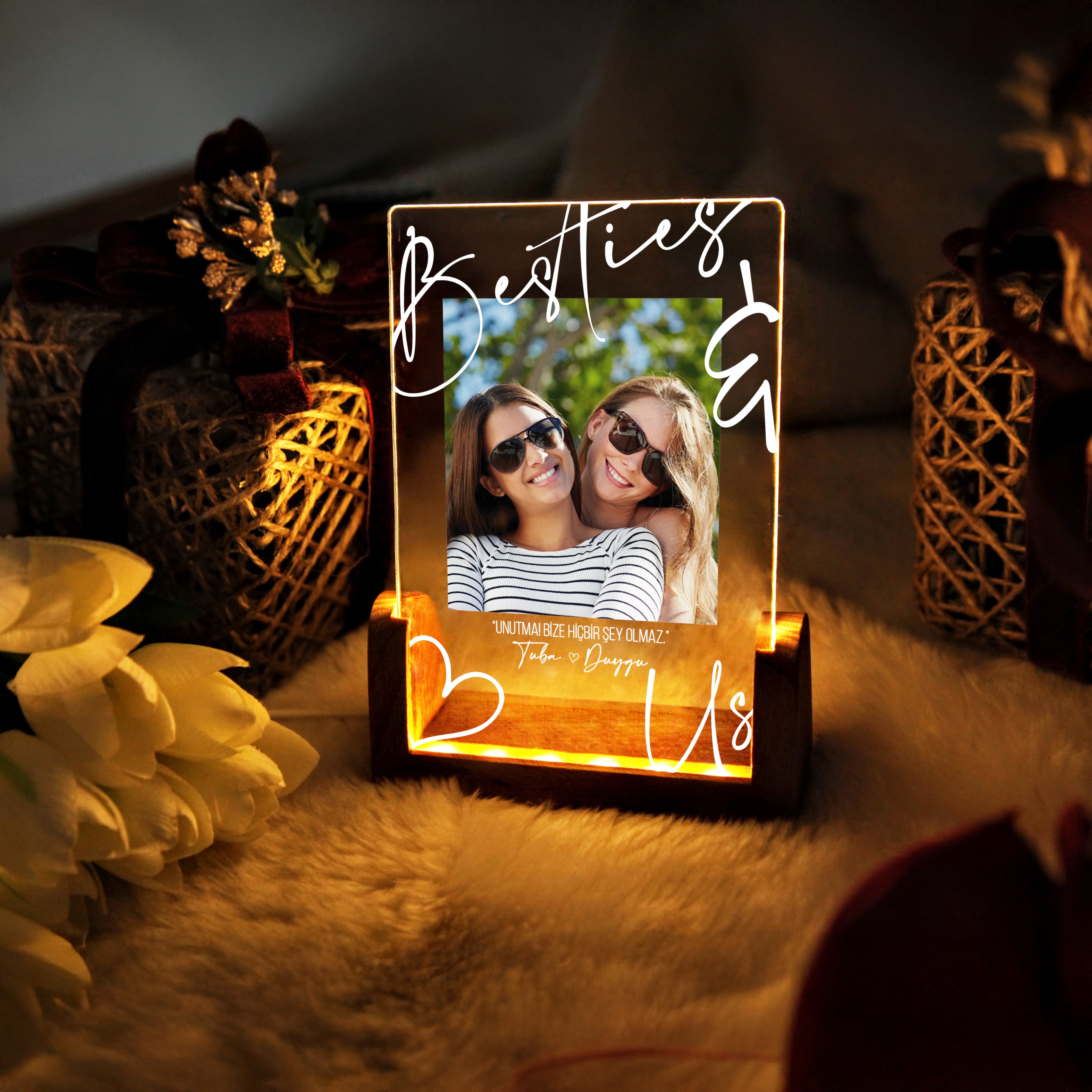 KİŞİYE ÖZEL DİKEY FOTOĞRAFLI “Besties” LED GECE LAMBASI
