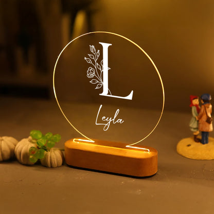 KİŞİYE ÖZEL ÇİÇEK MOTİFLİ BAŞ HARFLİ LED GECE LAMBASI