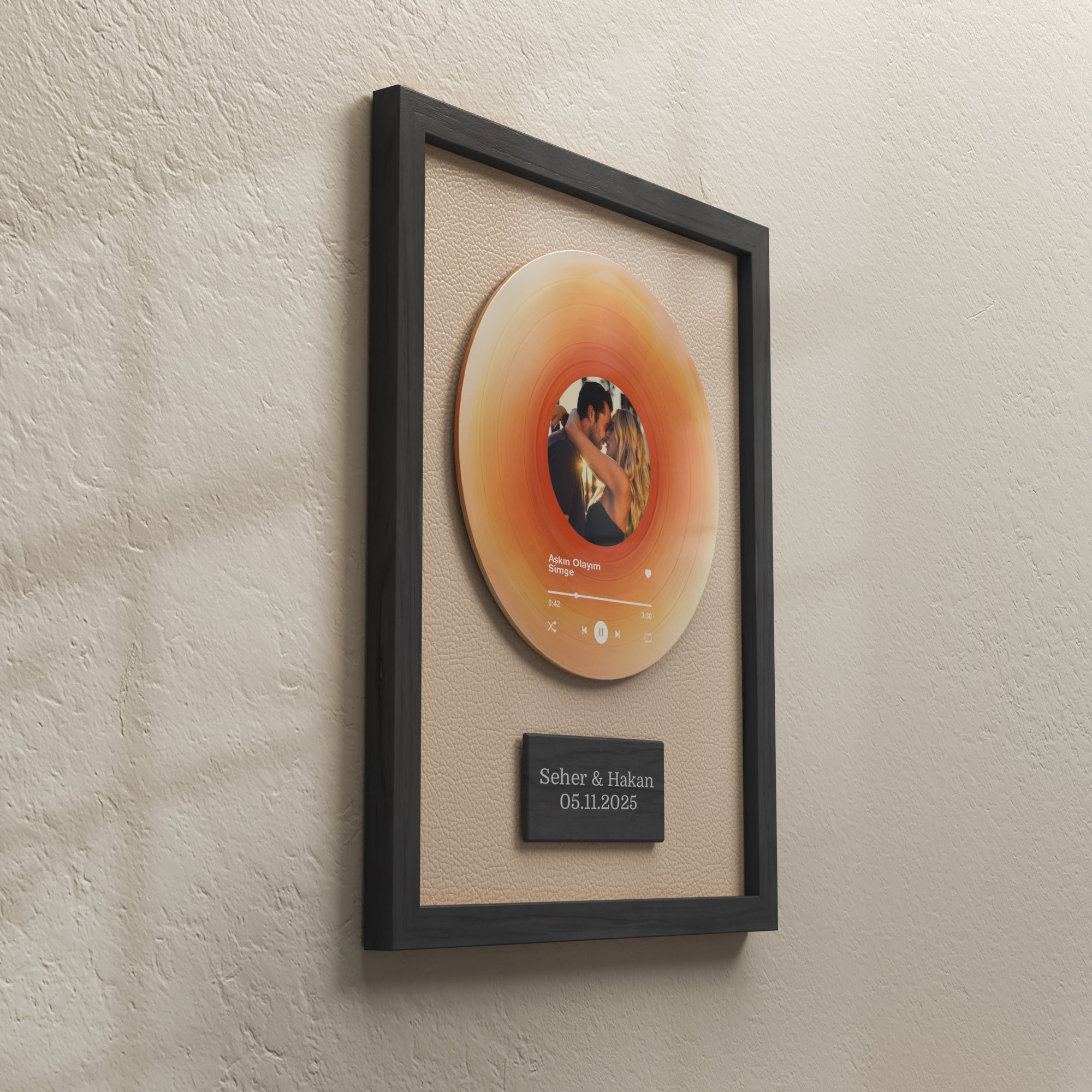 KİŞİYE ÖZEL DOĞAL AHŞAP ÇERÇEVELİ DERİ VİNİL PLAK WALLART