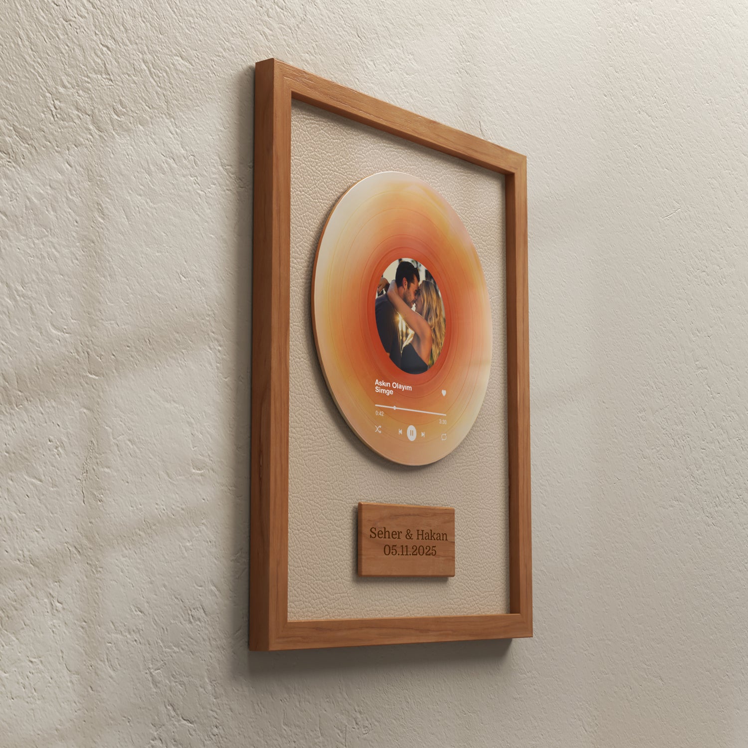KİŞİYE ÖZEL DOĞAL AHŞAP ÇERÇEVELİ DERİ VİNİL PLAK WALLART