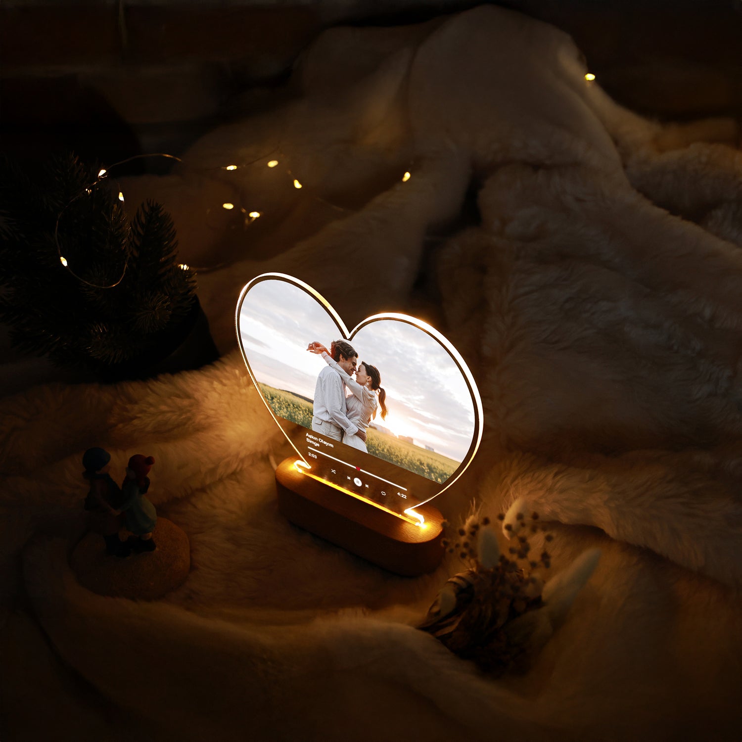 KİŞİYE ÖZEL KALP ŞEKİLLİ FOTOĞRAFLI MÜZİKLİ LED GECE LAMBASI