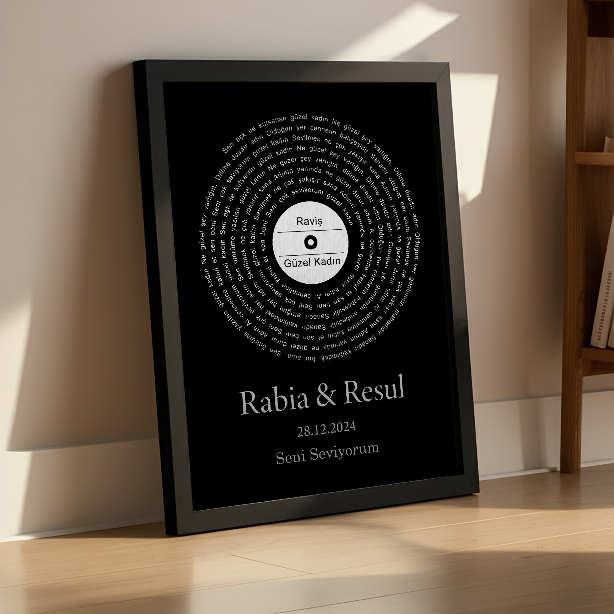 Kişileştirilebilir Altın Varak Şarkı Sözü Posteri | Siyah Zeminli Özel Metin Sanatı | Sevgiliye, Eşe veya Çifte Hediye | Yıldönümü, Düğün, Nişan ve Romantik Anılar için Duvar Dekoru